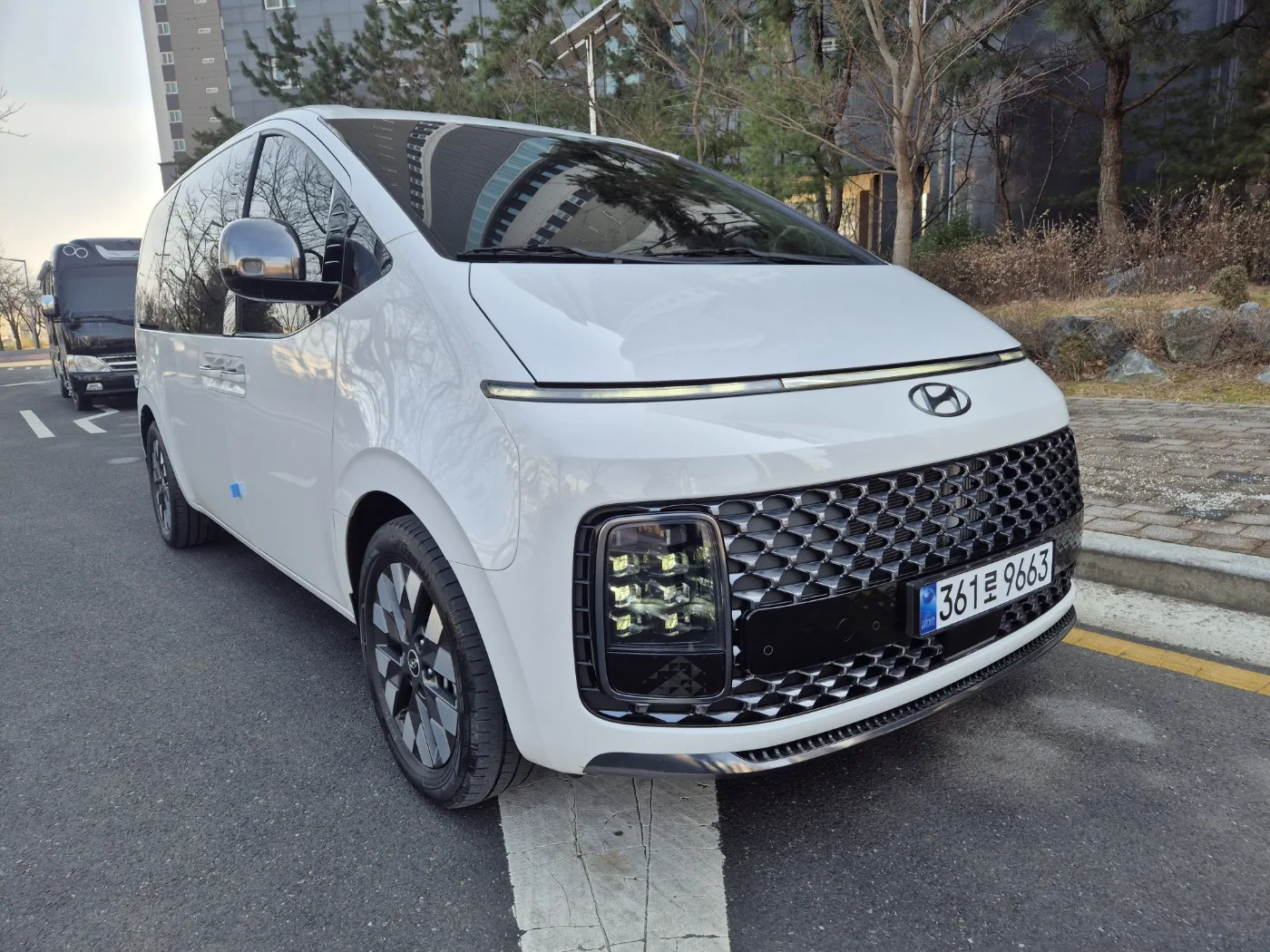Hyundai Staria Lounge 9-Seater