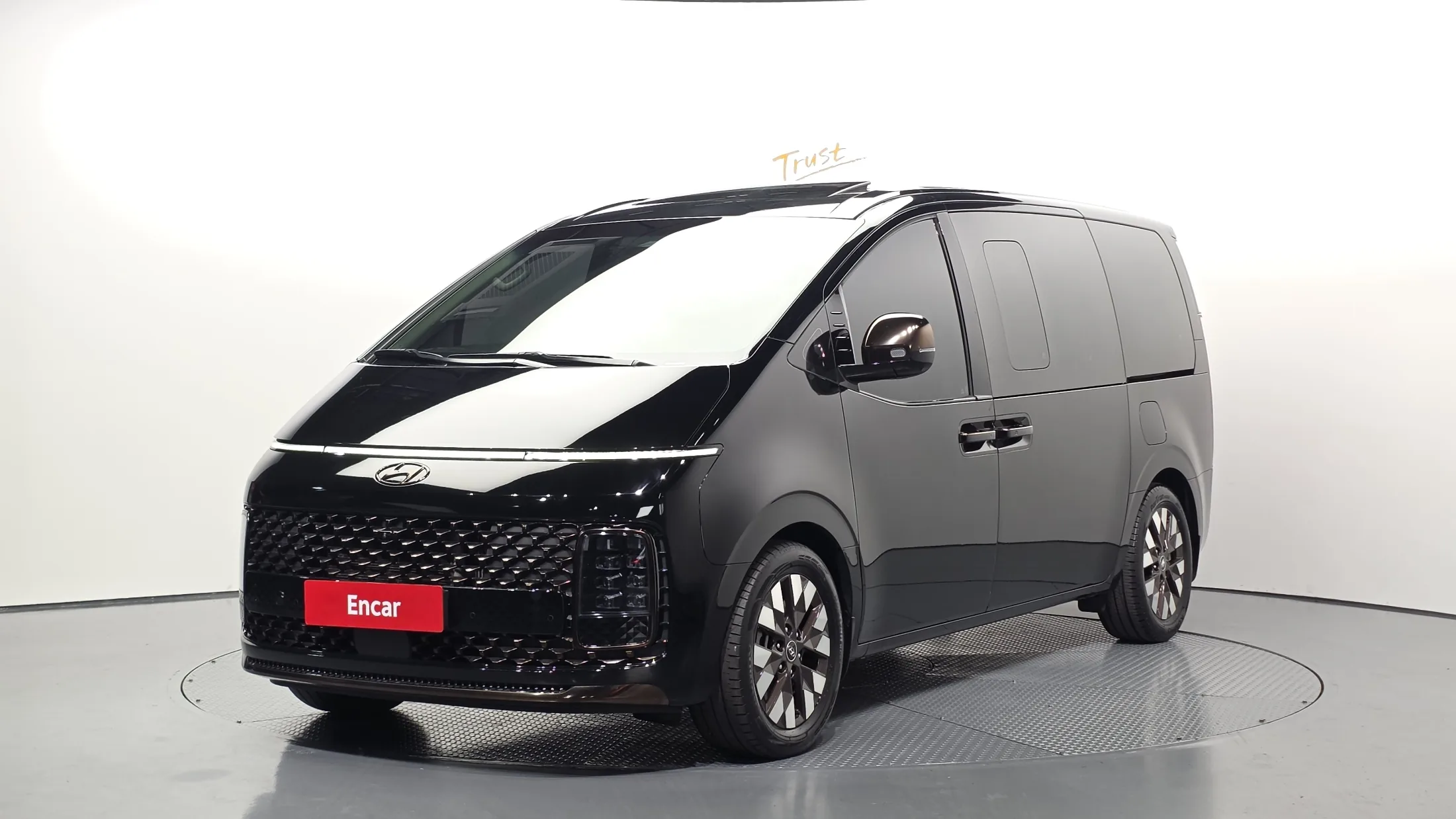 Hyundai Staria Lounge 9-Seater