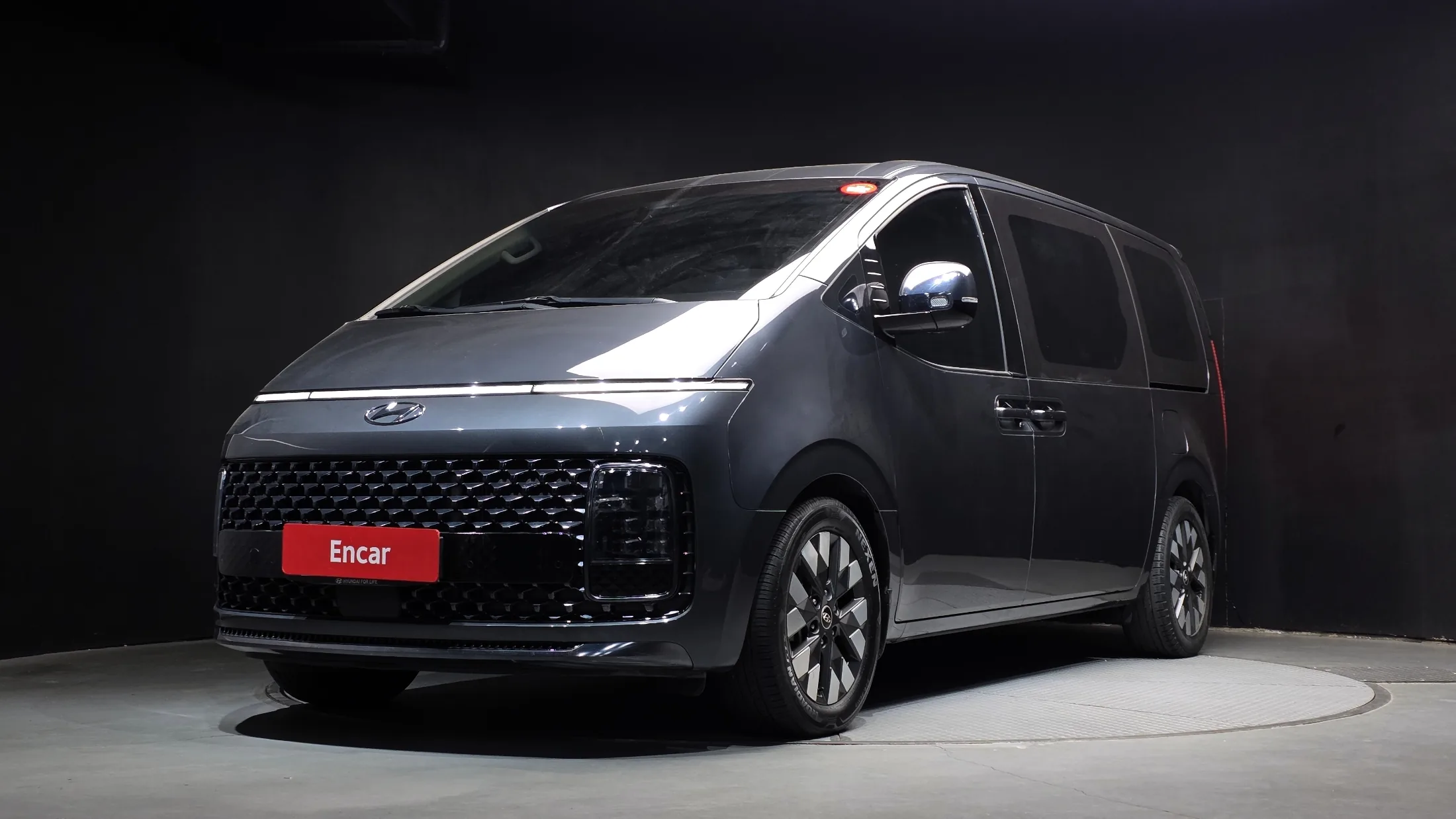 Hyundai Staria Lounge 9-Seater