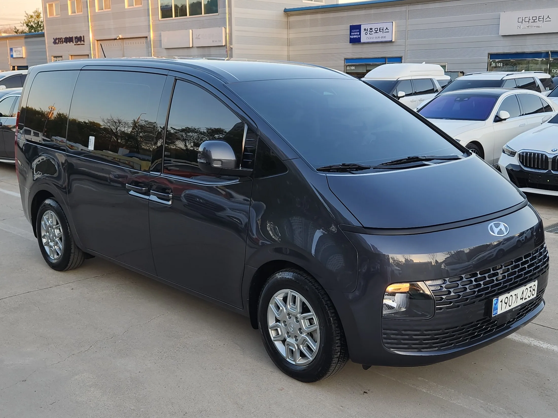 Hyundai Staria Tourer 9-Seater