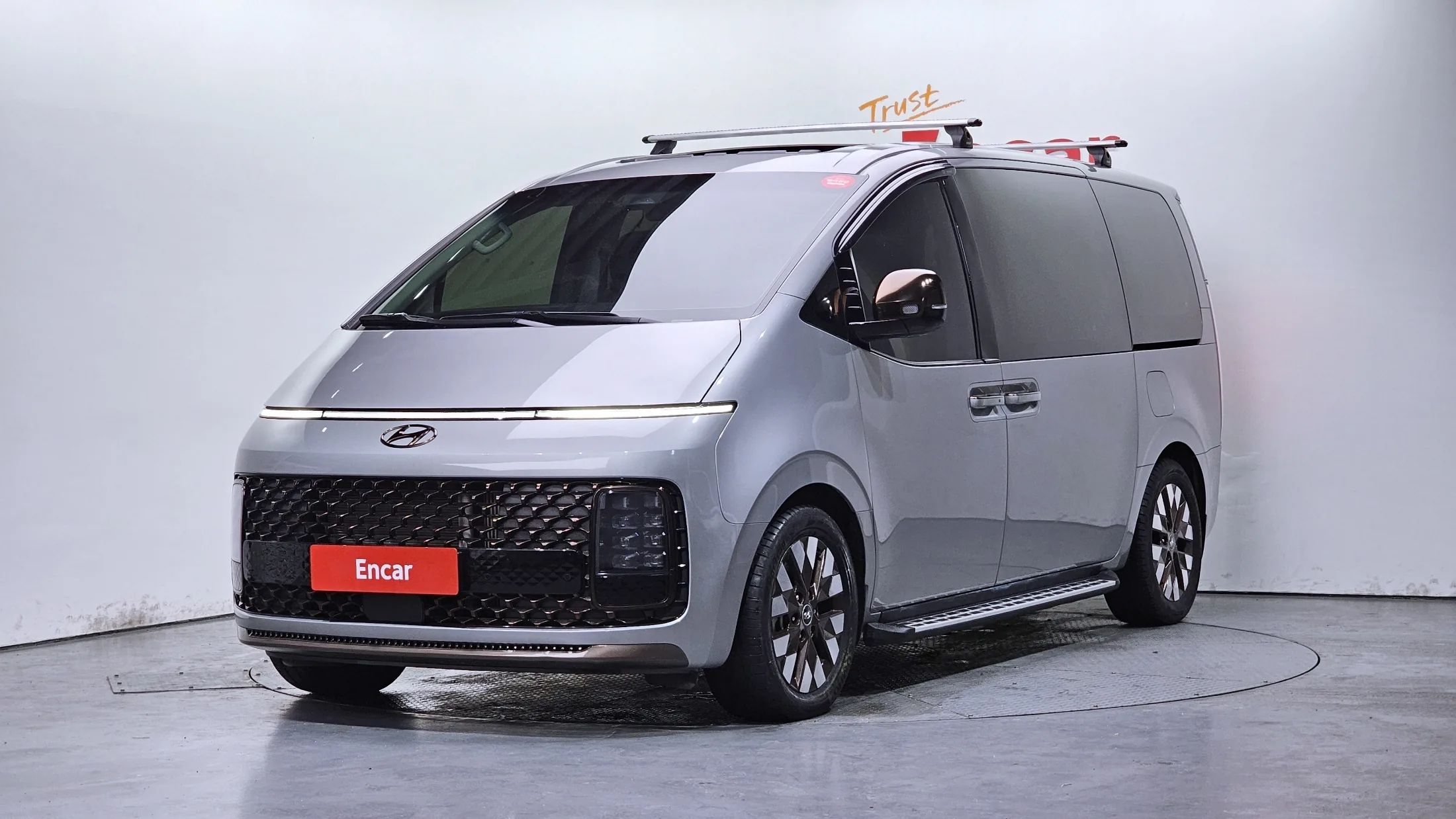 Hyundai Staria [4WD Lounge 9-Seater]