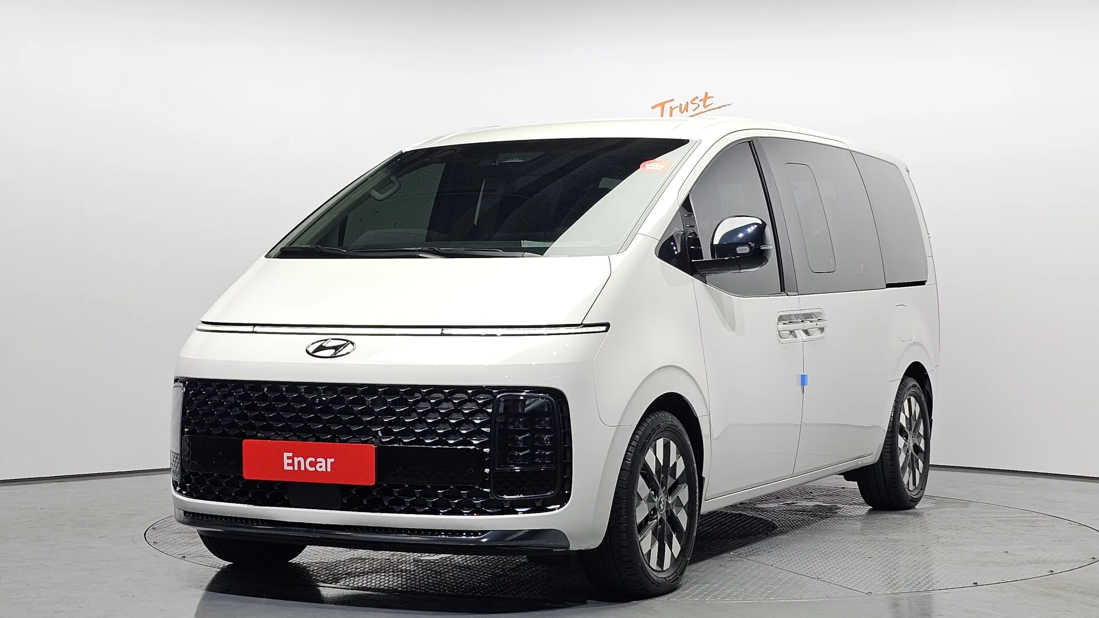Hyundai Staria 4WD Lounge 9-Seater