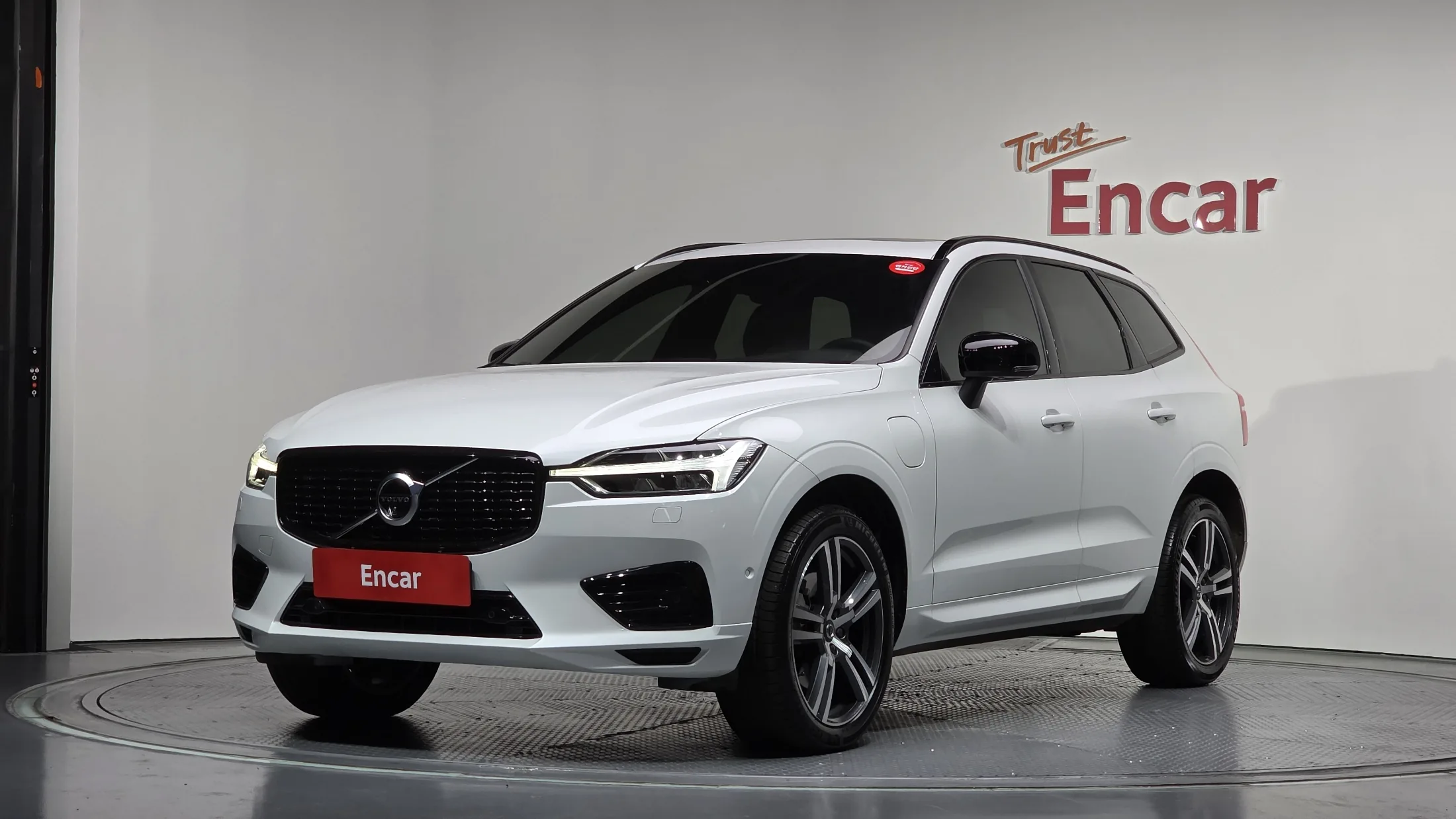 Volvo XC60 2nd Gen T8 R-Design