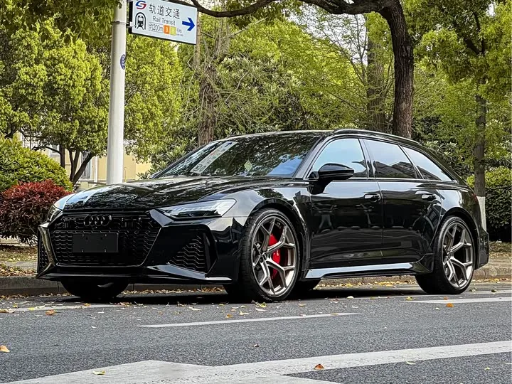 Audi RS 6 C8 4.0T Avant performance 2024