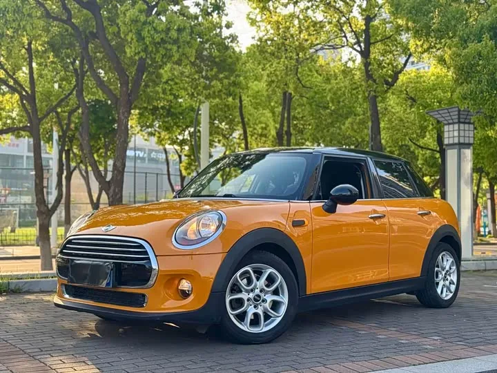 MINI Cooper F55 Cooper Fun