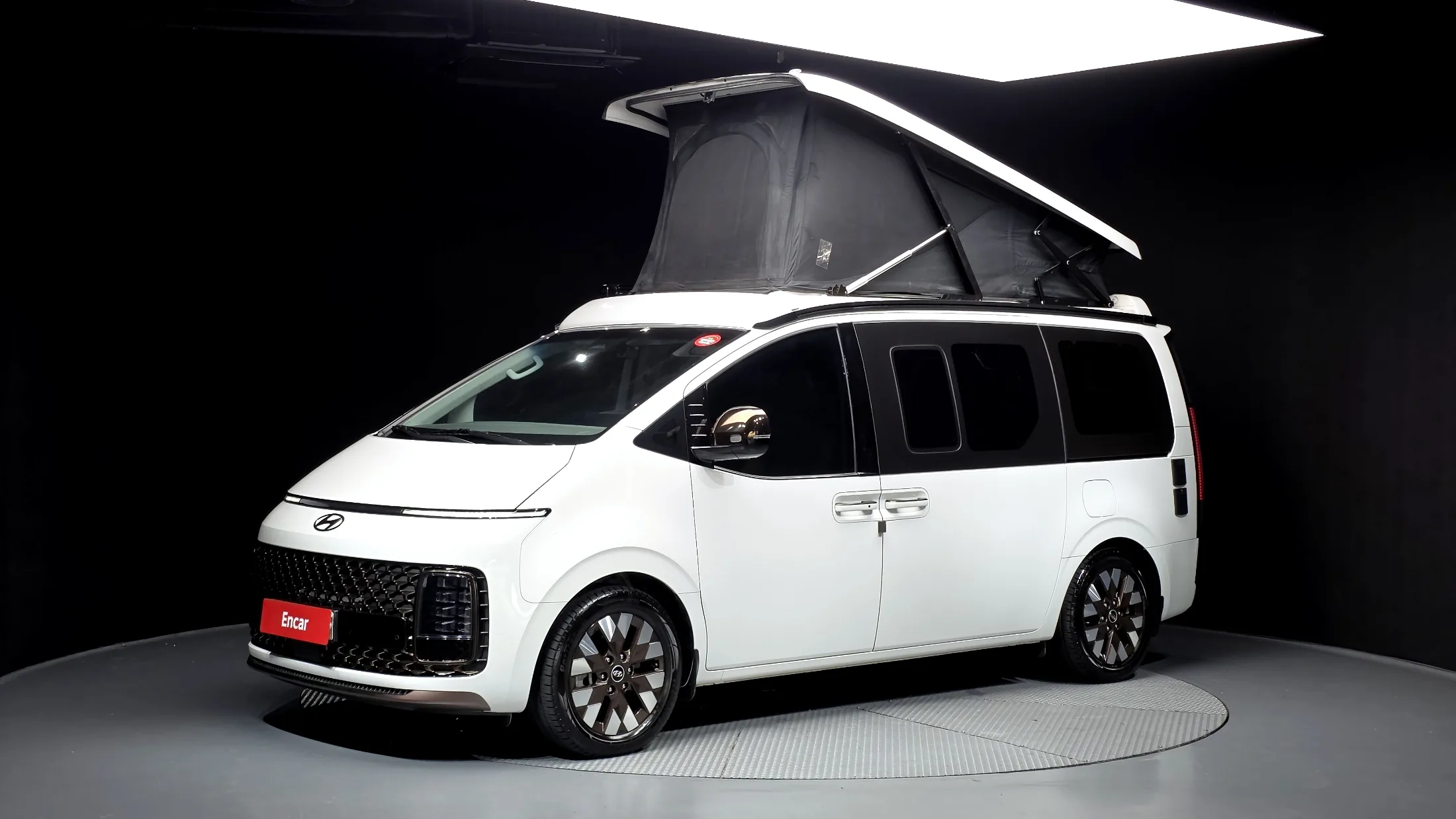 Hyundai Staria 2WD Camping Car