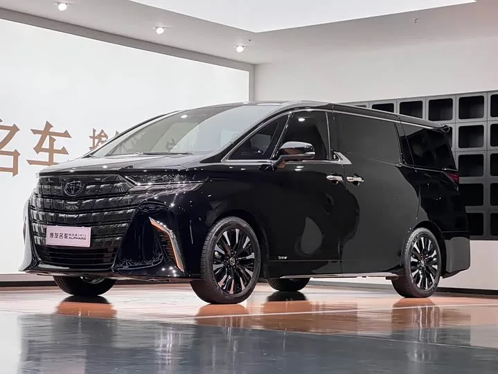 Toyota Alphard Hybrid Executive 2024
