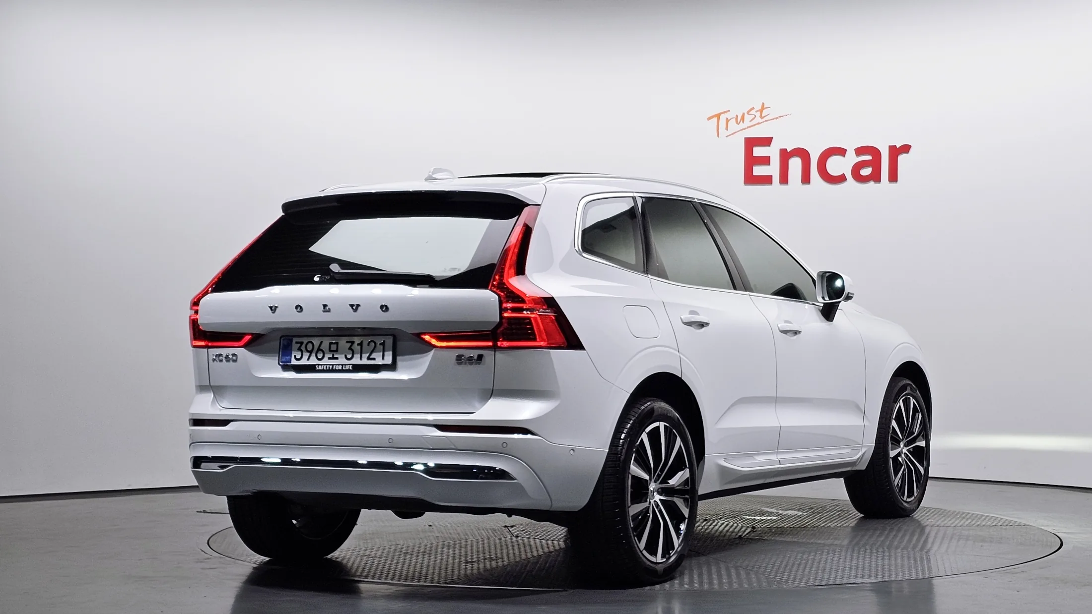 Volvo XC60 2nd gen B6 Ultra Bright