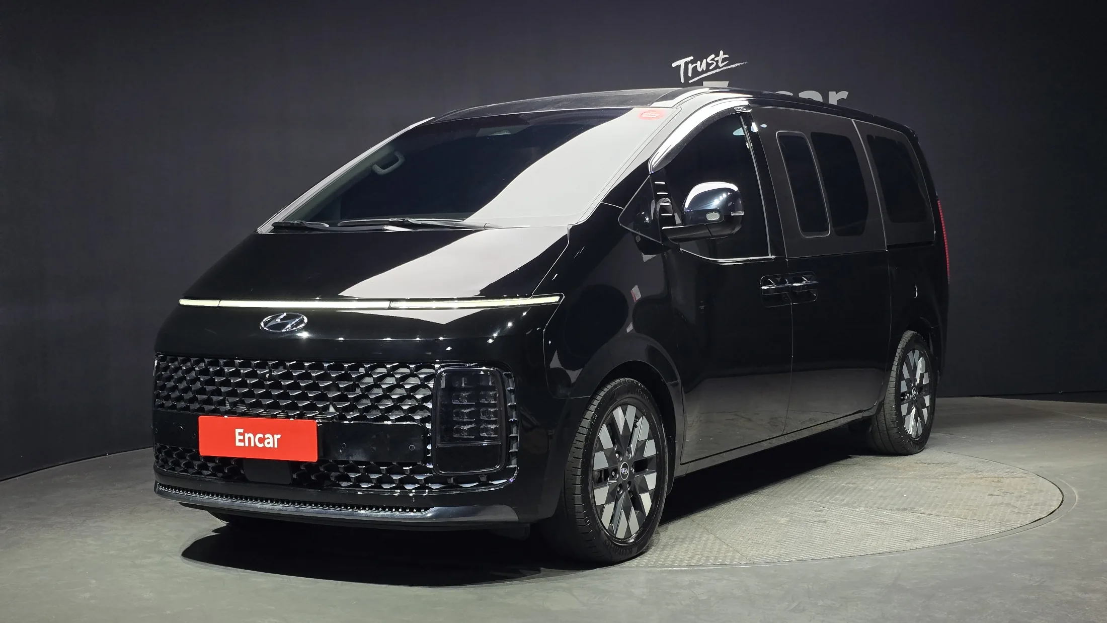 Hyundai Staria Lounge 9-Seater 4WD