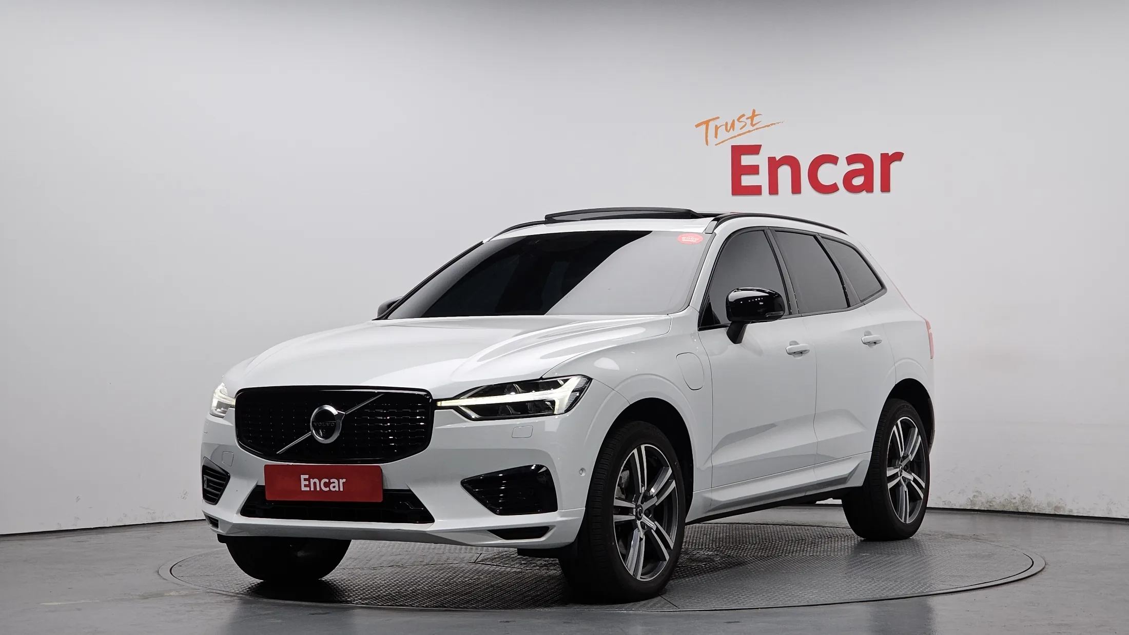 Volvo XC60 2nd Gen T8 R-Design