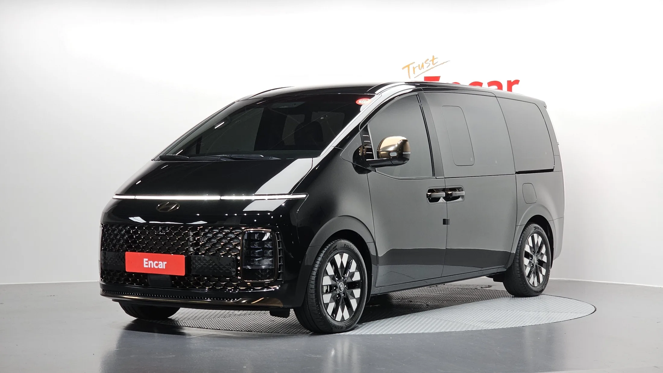 Hyundai Staria 4WD Lounge 9-Seater
