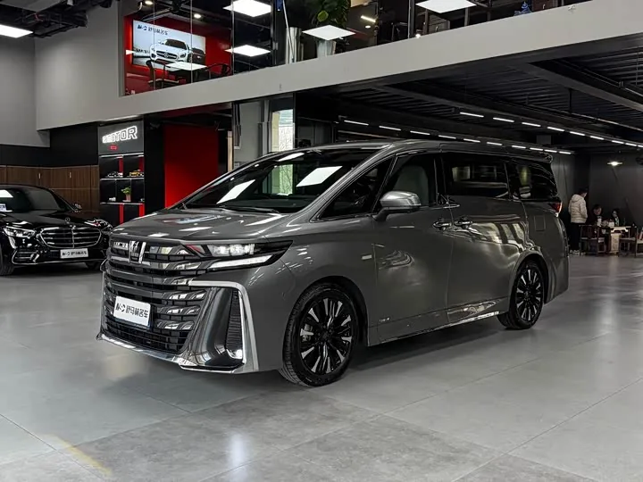 Toyota Vellfire Crown Executive 2024