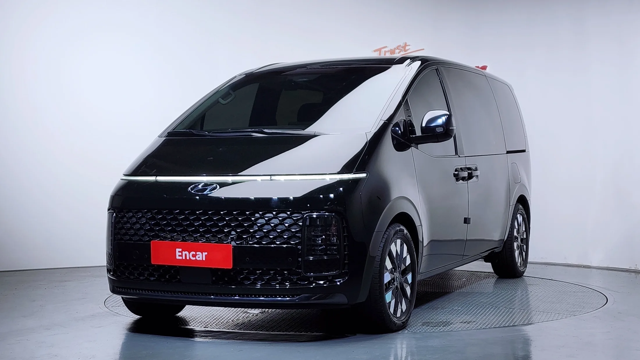 Hyundai Staria Lounge 9-Seater