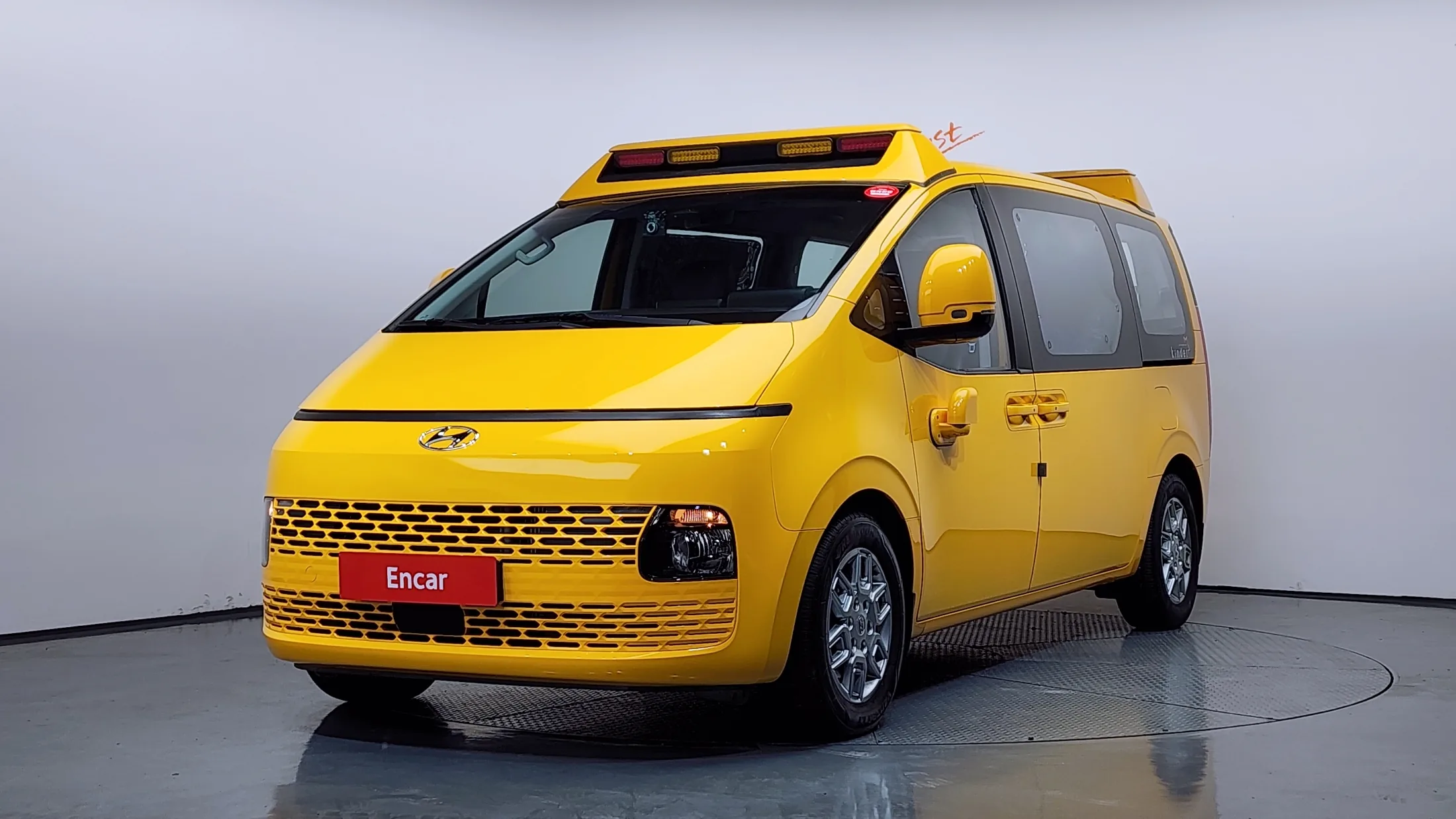 Hyundai Staria 4WD Kinder Safety Car