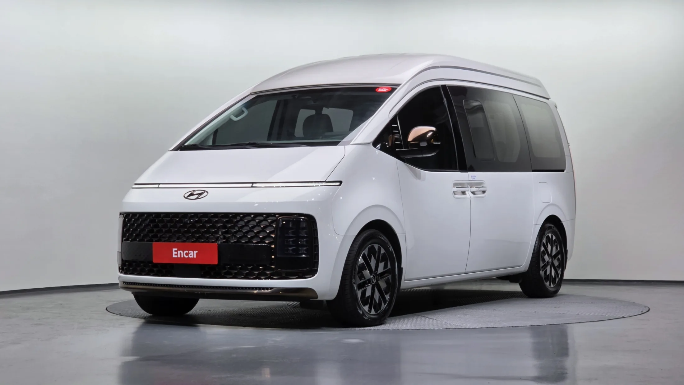 Hyundai Staria 4WD Lounge 7-Seater