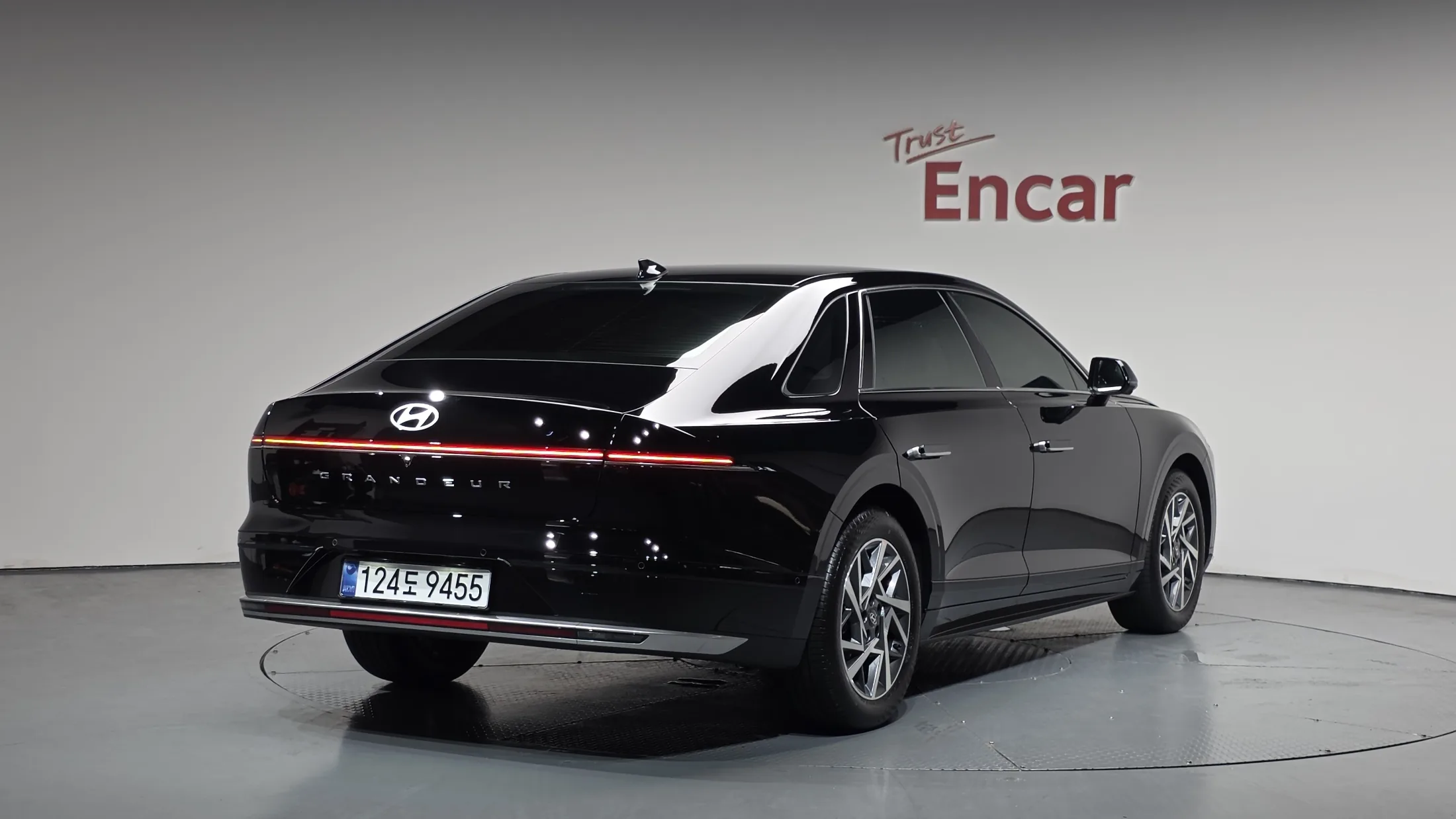 Hyundai Grandeur GN7 2.5 Gasoline 2WD