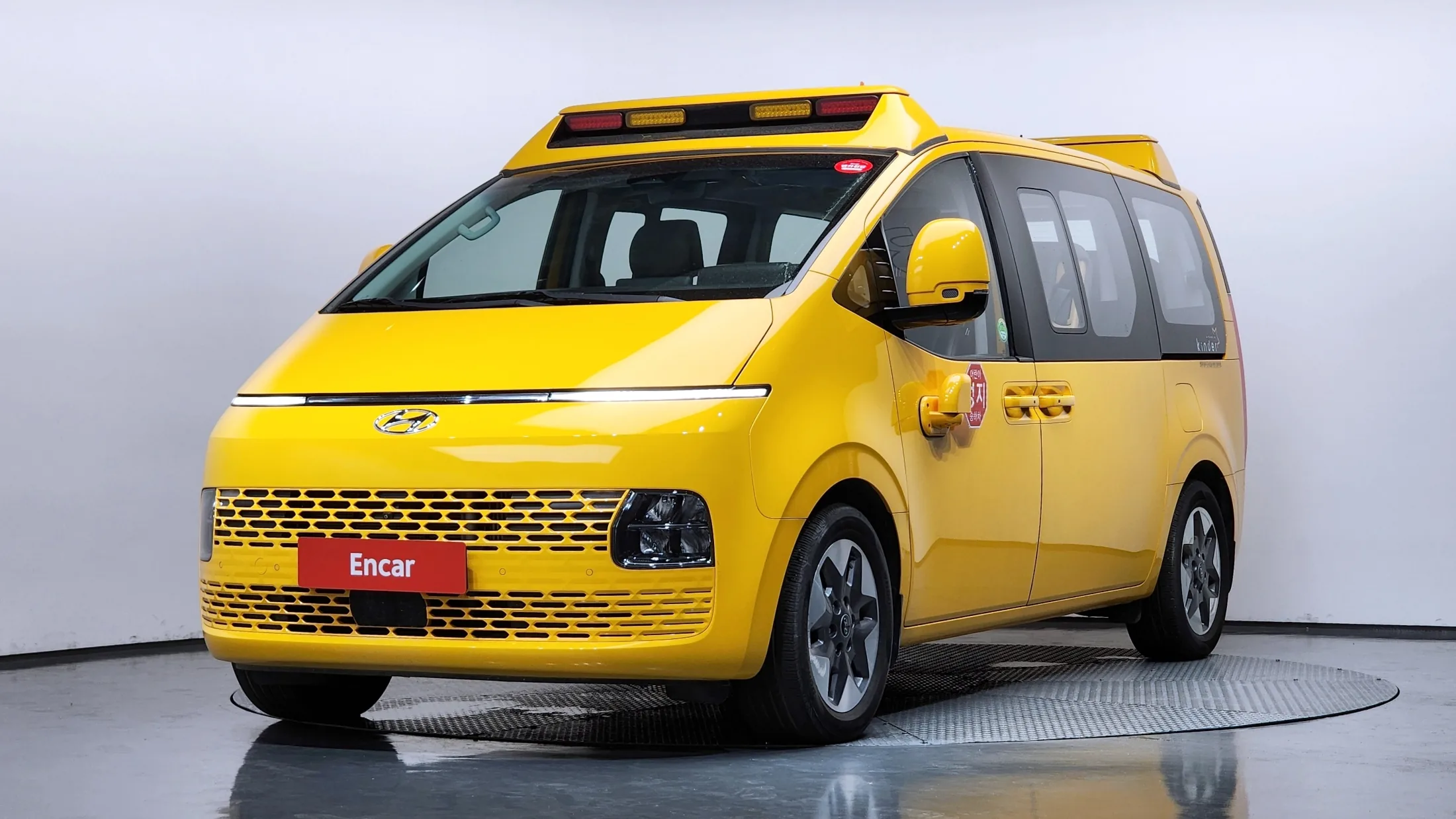 Hyundai Staria 2WD Kinder Safety Car