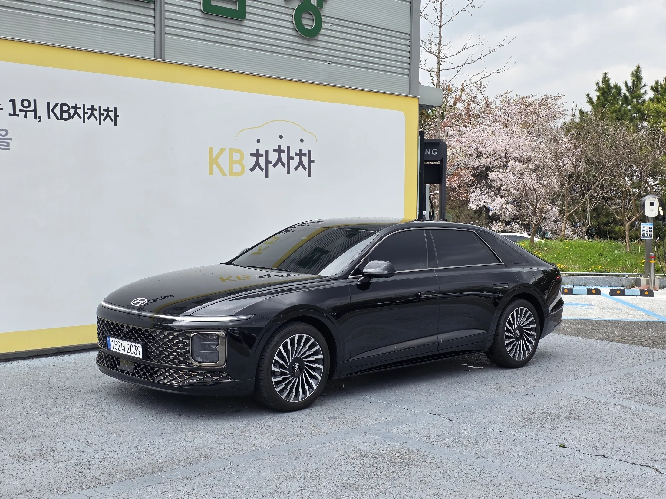 Hyundai Grandeur GN7 2.5 Gasoline 2WD