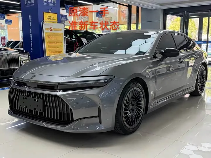 Toyota Crown Flagship 2024