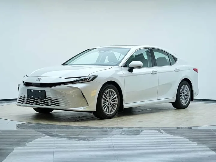 Toyota Camry 2.0GVP Luxury 2026