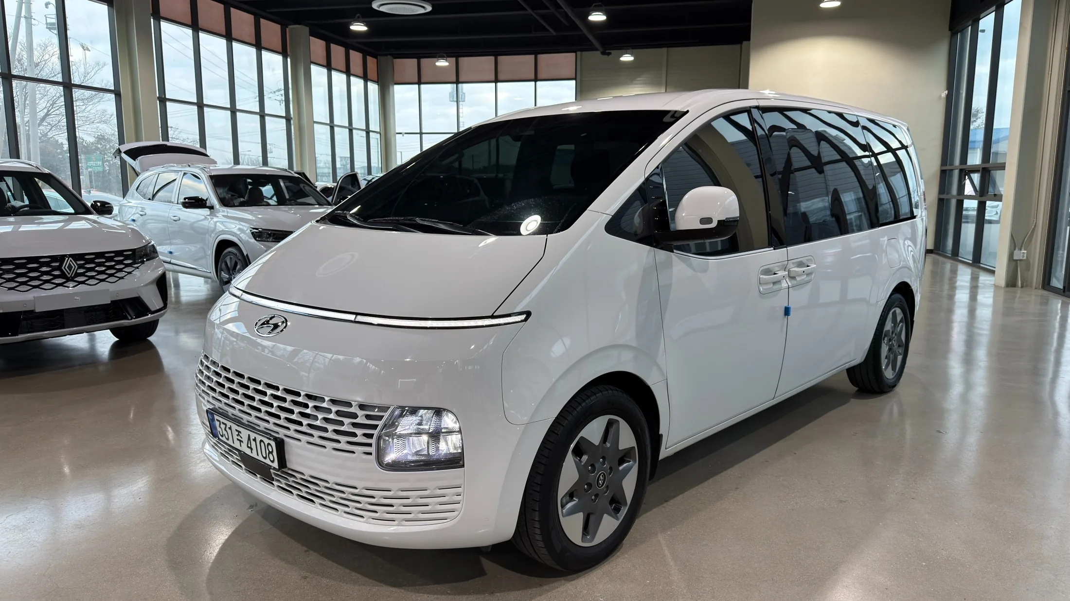 Hyundai Staria 4WD Tourer 9-Seater
