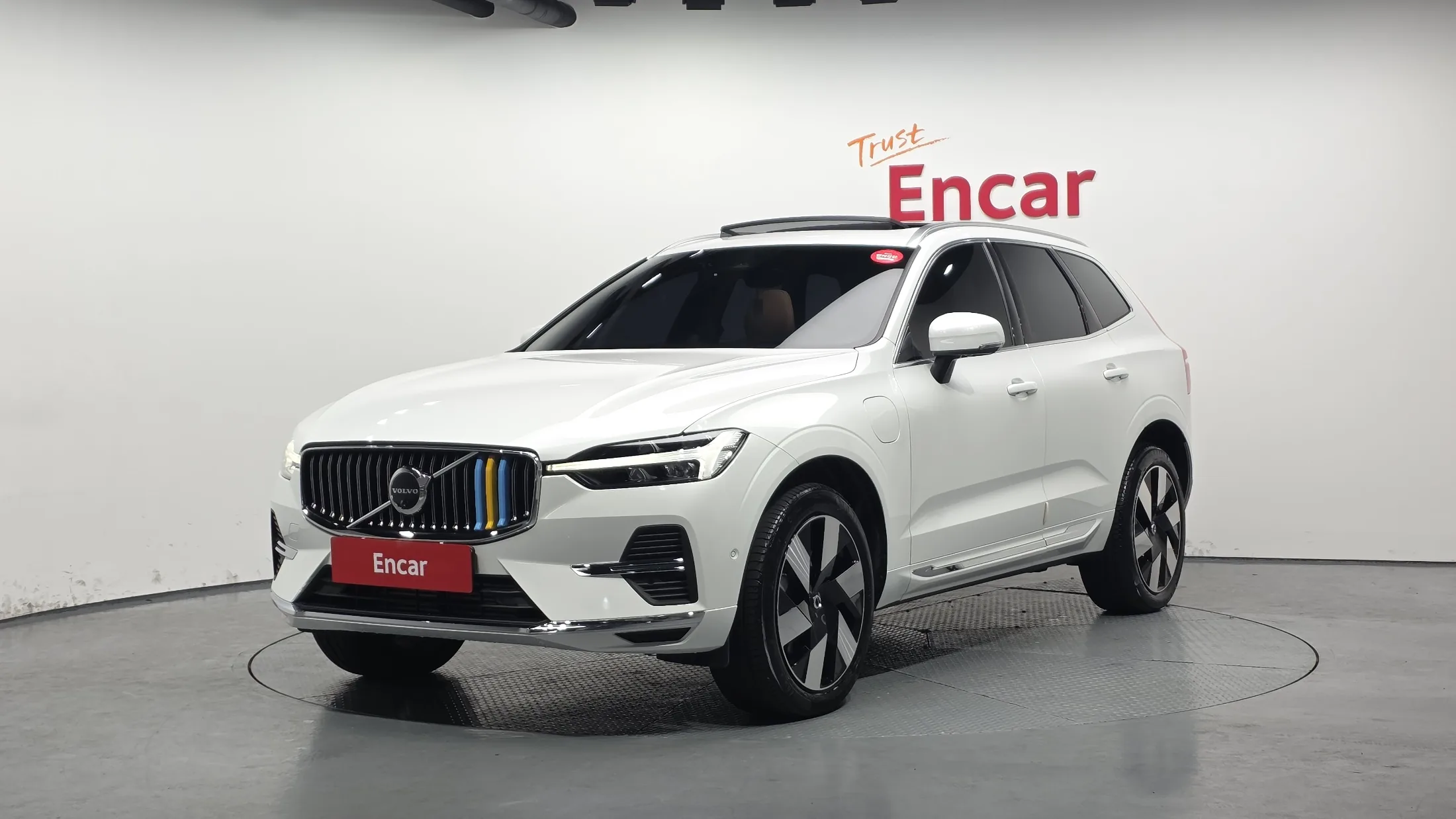 Volvo XC60 2nd Gen T8 Ultra Bright